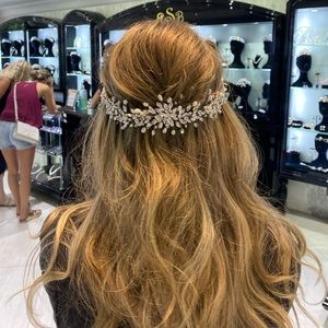 Stunning worn once bridal headpiece